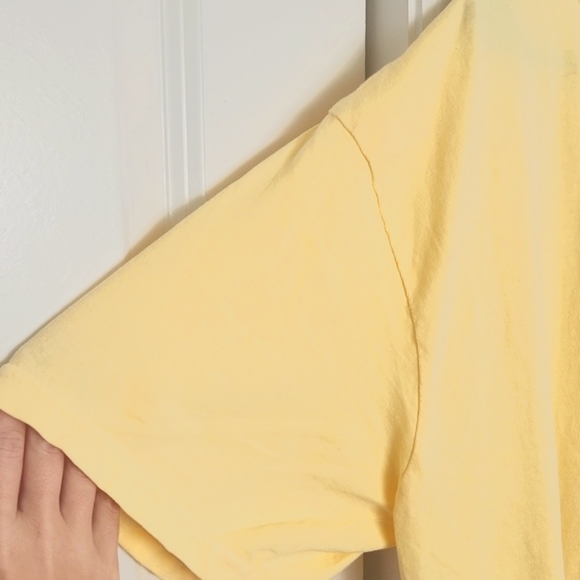 Love like Jesus Tee Yellow - Picture 5 of 6